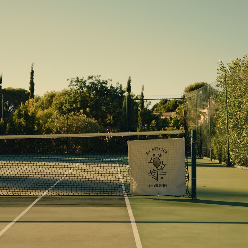 A court at the Vilalara Racket Club, the net and its banner
